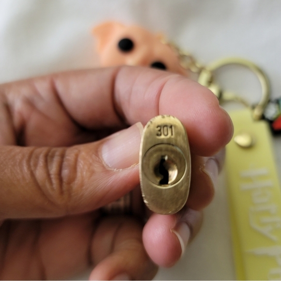 LOUIS VUITTON 301# NO KEY!!!! & HARRY POTTER KEYCHAIN - Picture 3 of 5